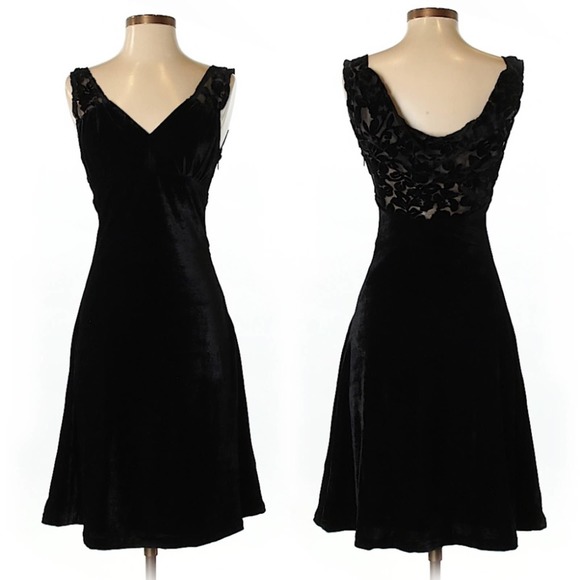 RARE ModCloth Pin-Up To The Challenge Velvet Dress - Picture 4 of 7